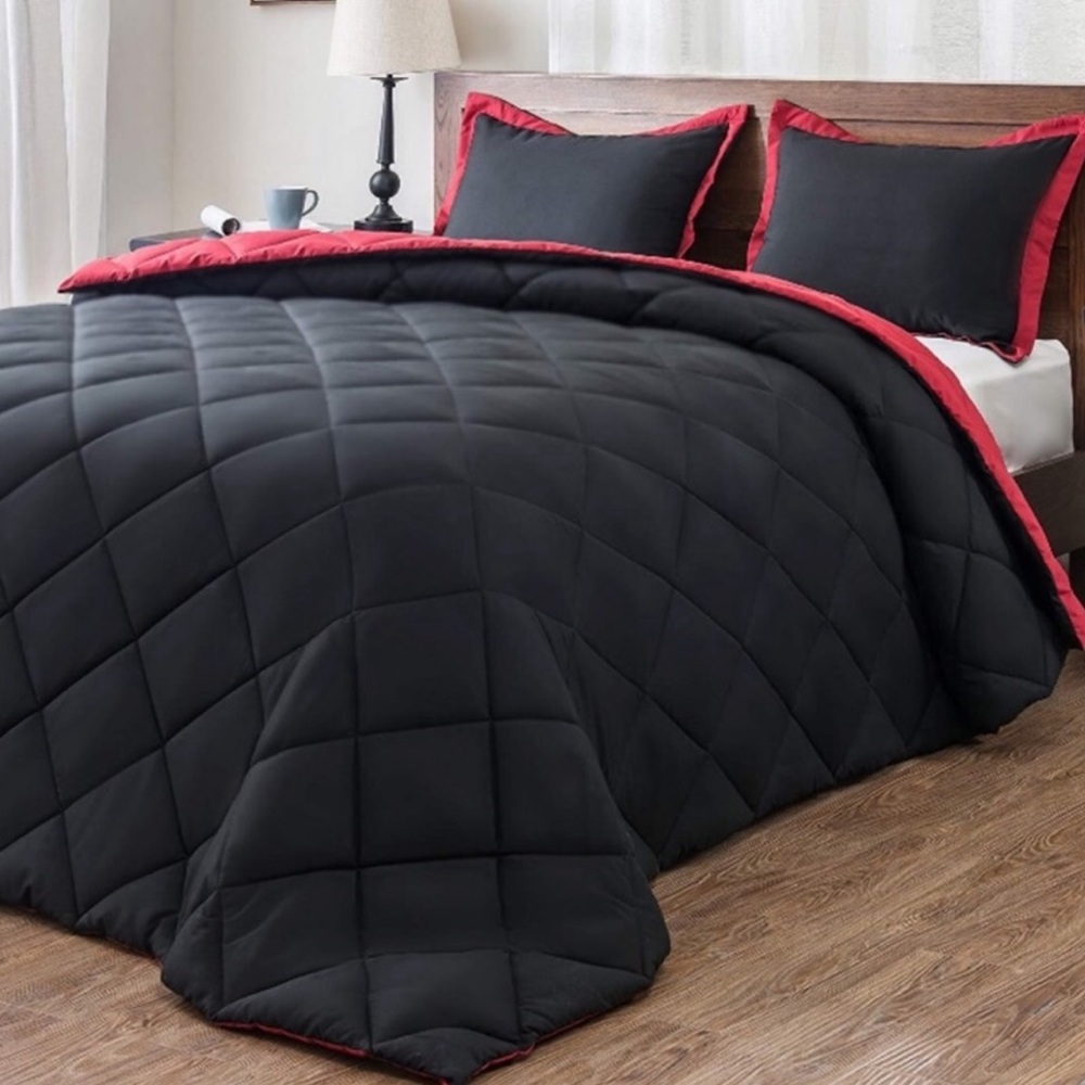 ❤️Reversible Red Comforter Set New ❤️ - Picture 5 of 5